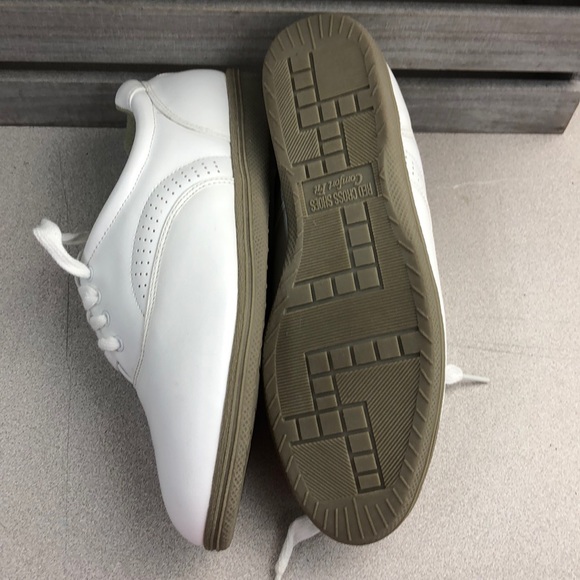 NOS Vintage Red Cross Comfort Casual Shoes 8 Wide - Picture 7 of 8